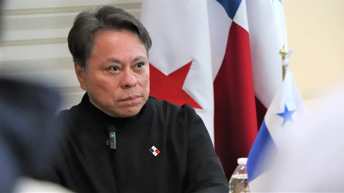 SENADOR AGS Y EMBAJADOR PANAMÁ