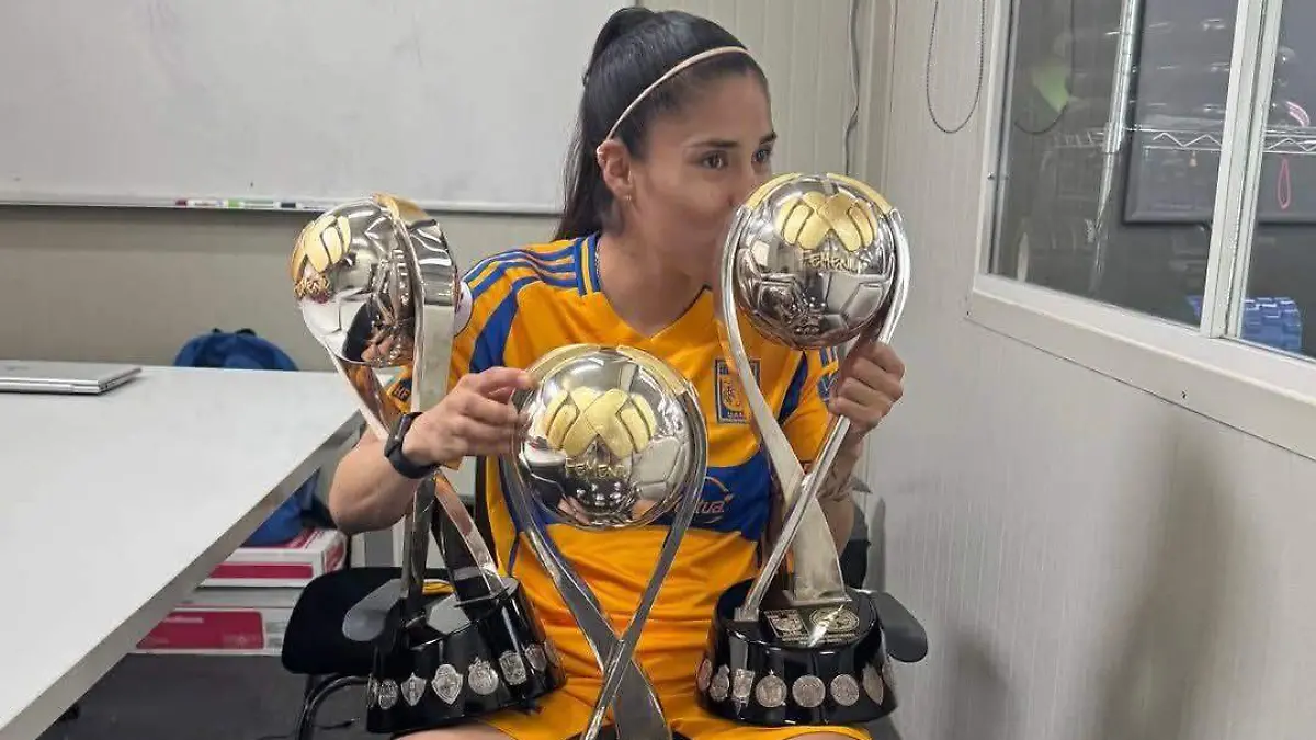 LA MAGA_CLUB TIGRES FEMENIL