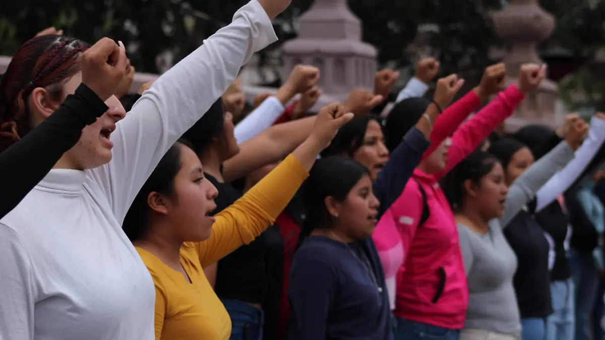 PODER FEMENINO-MUJERES-LUCHA