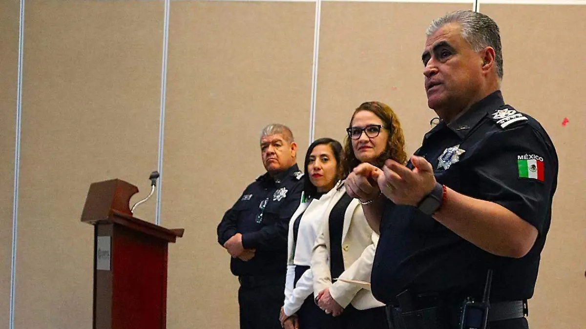 CAPACITACION-ROSA-POLICÍA