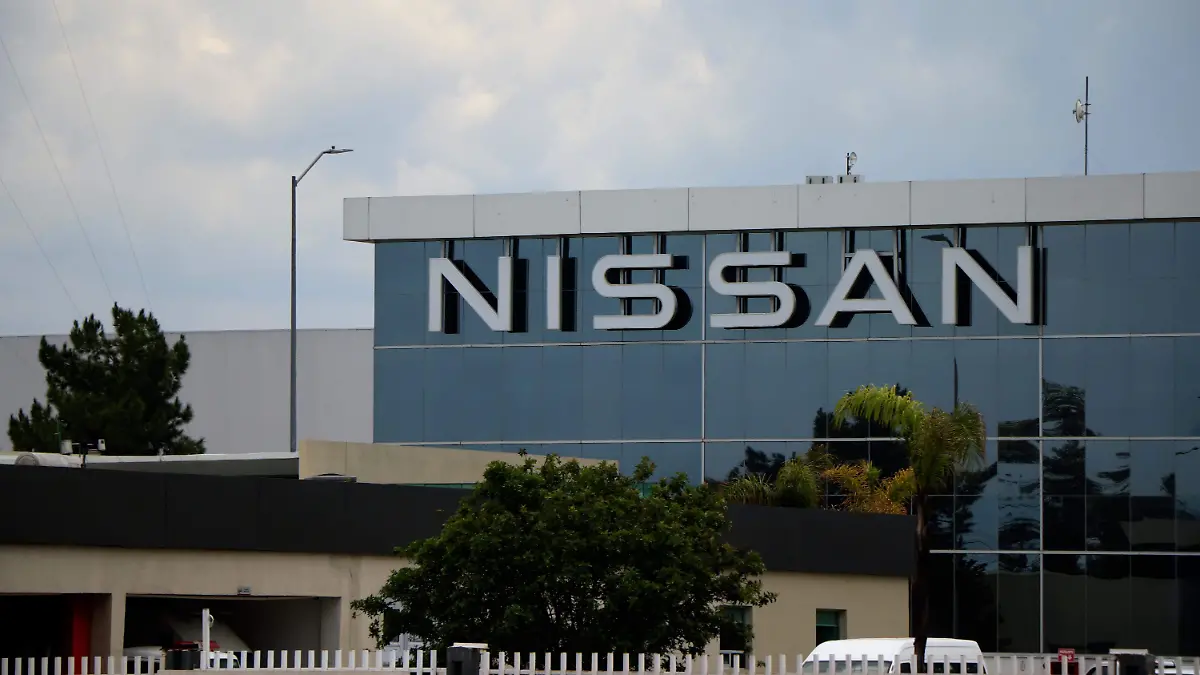 NISSAN TRABAJO 1