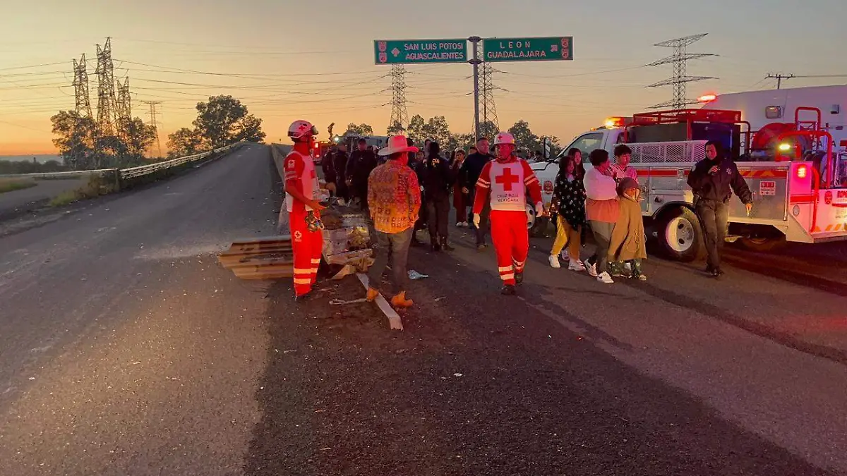 VOLCADURA-CAMIÓN-LESIONADOS