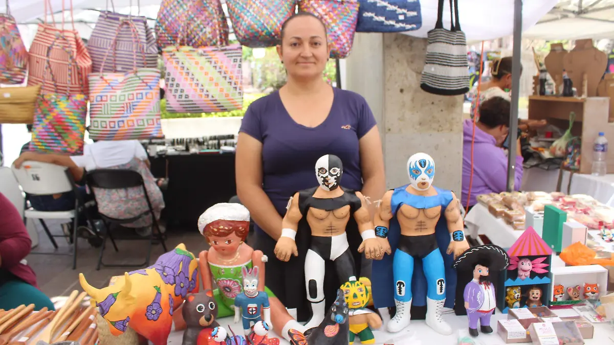 LUCHADORES CARTONERÍA (1)