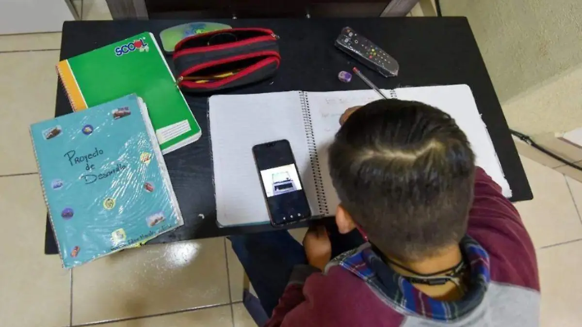 USO DE CELULARES_REGULACIÓN_EDUCACIÓN