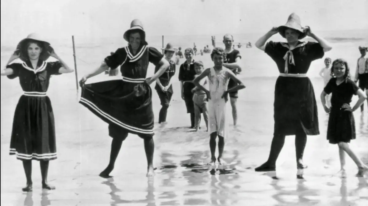 TRAJE DE BAÑO_BIKINI_HISTORIA