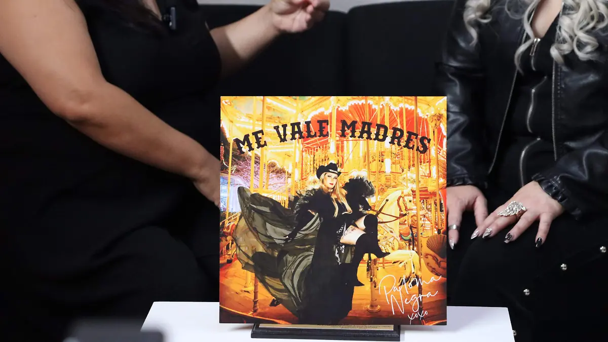 PLOMA NEGRA "LA AVENTURERA"