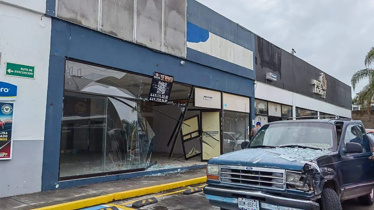 ACCIDENTES POR LLUVIA_EXCESO DE VELO