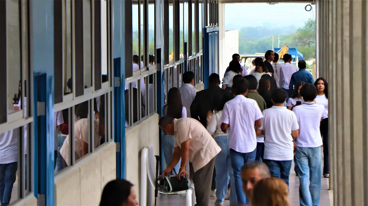 ESTUDIANTES HISORIA  (1)