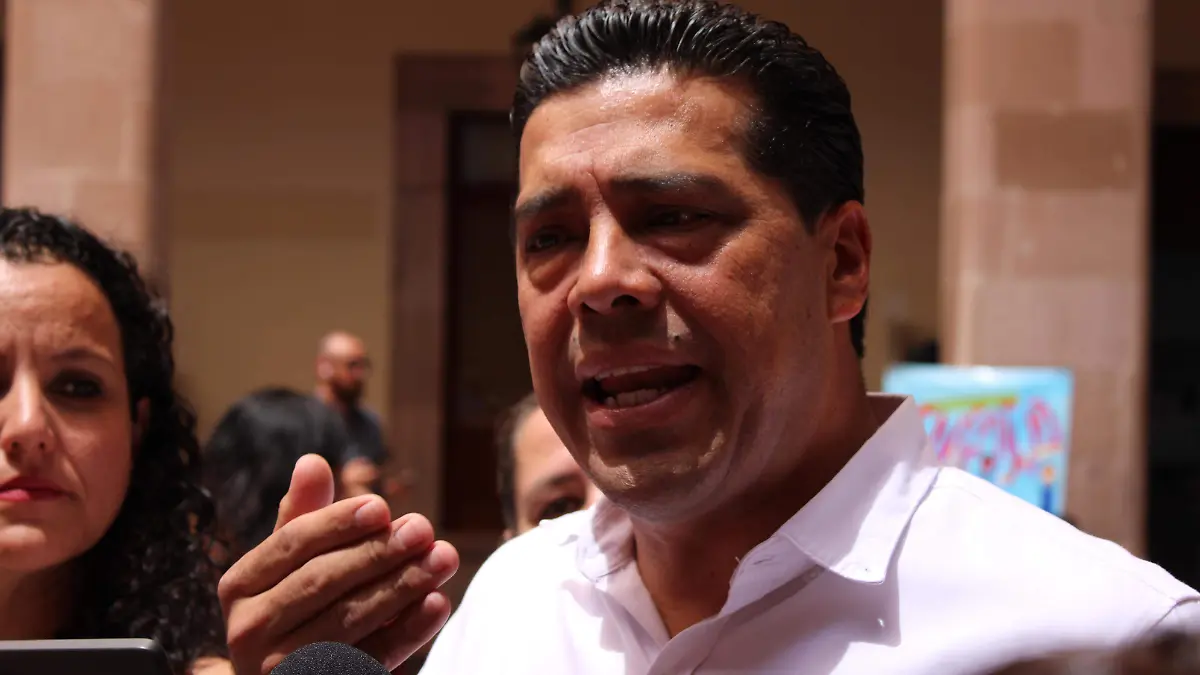 LEO MONTAÑEZ