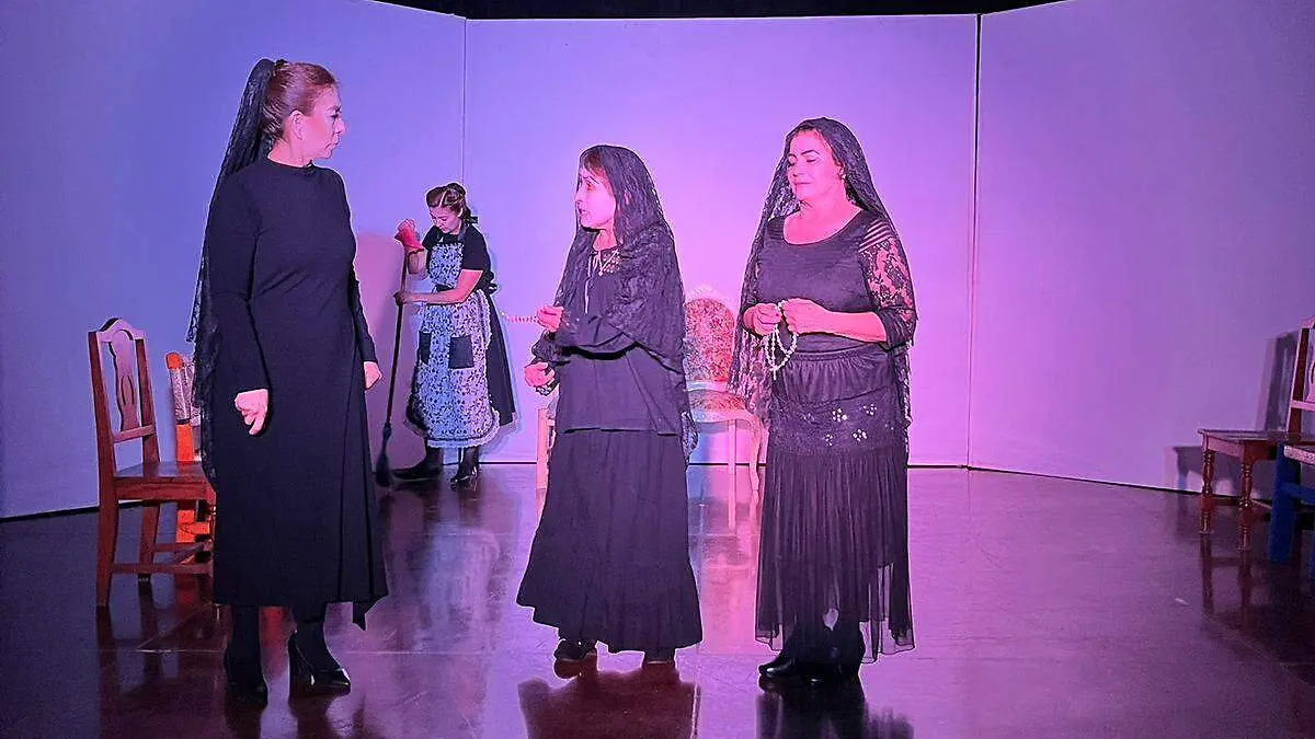 BERNARDA-PUESTA EN ESCENA-TEATRO