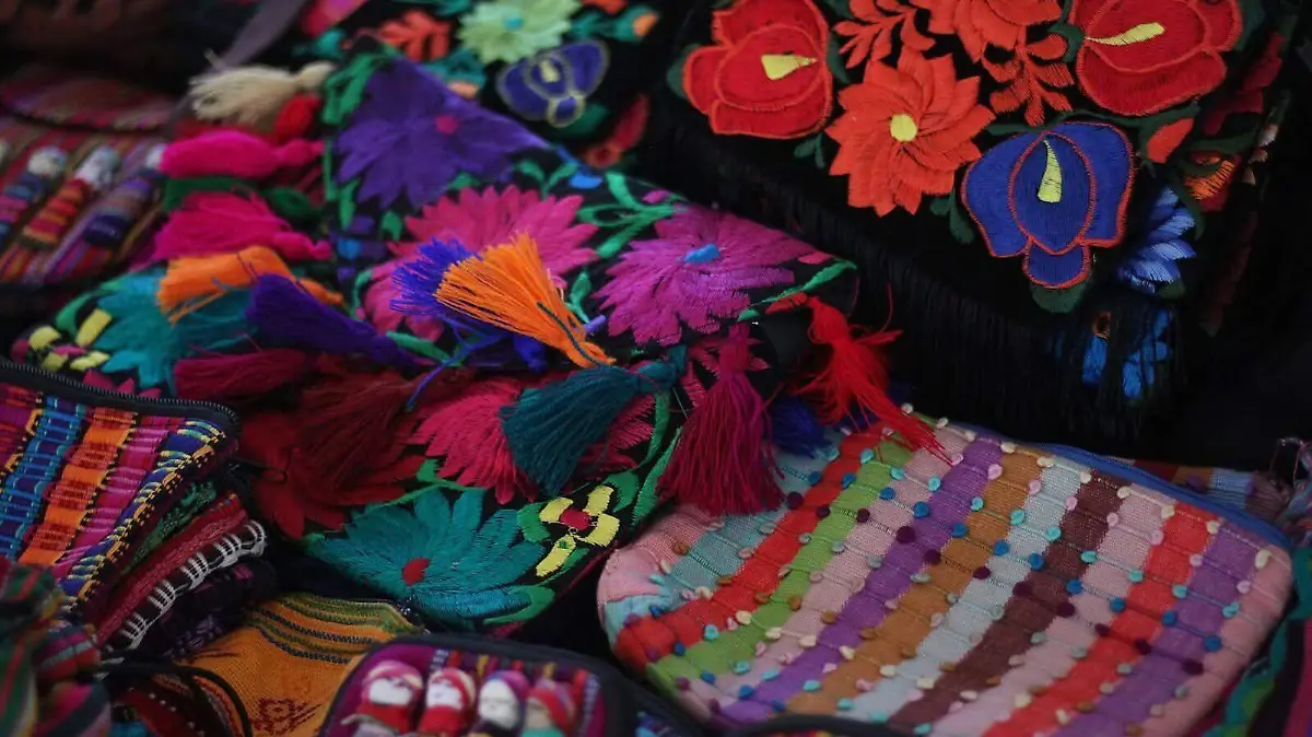 CHARLA_BORDADO_ARTESANIAS_TALLERES