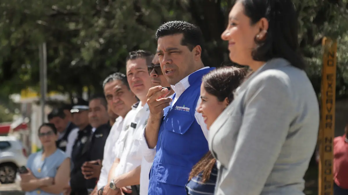 LEO MONTAÑEZ-SEMAFORO-VIALIDAD