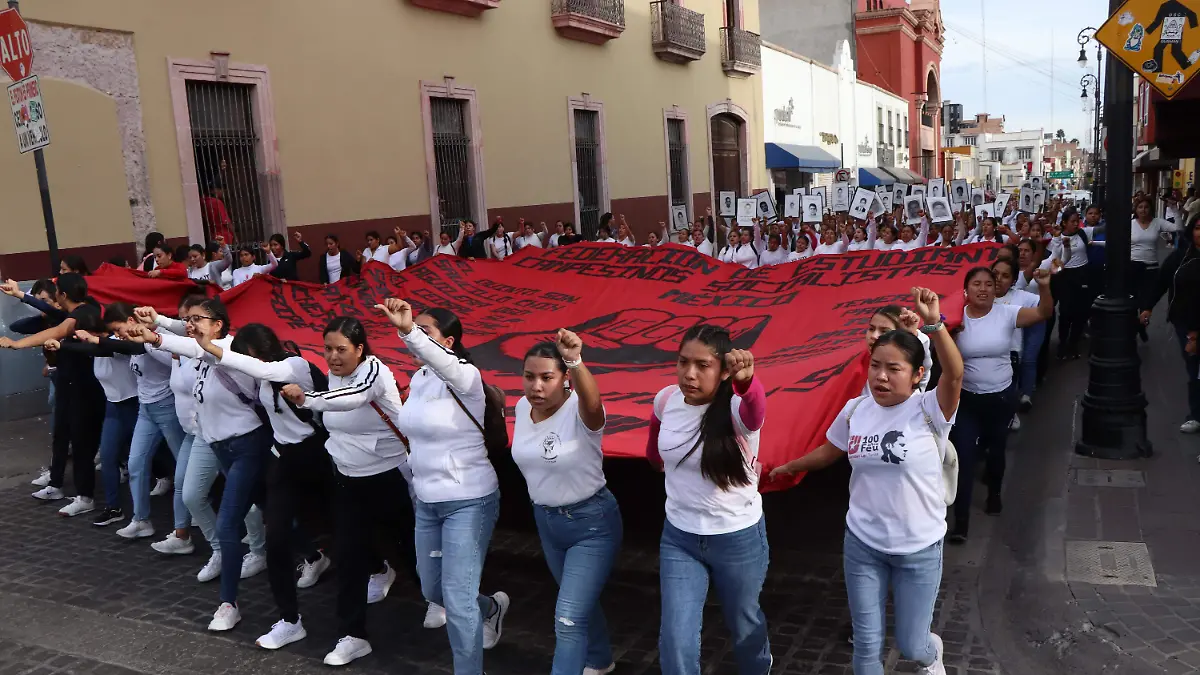 NORMALISTAS_CASO AYOTZINAPA_MARCHA