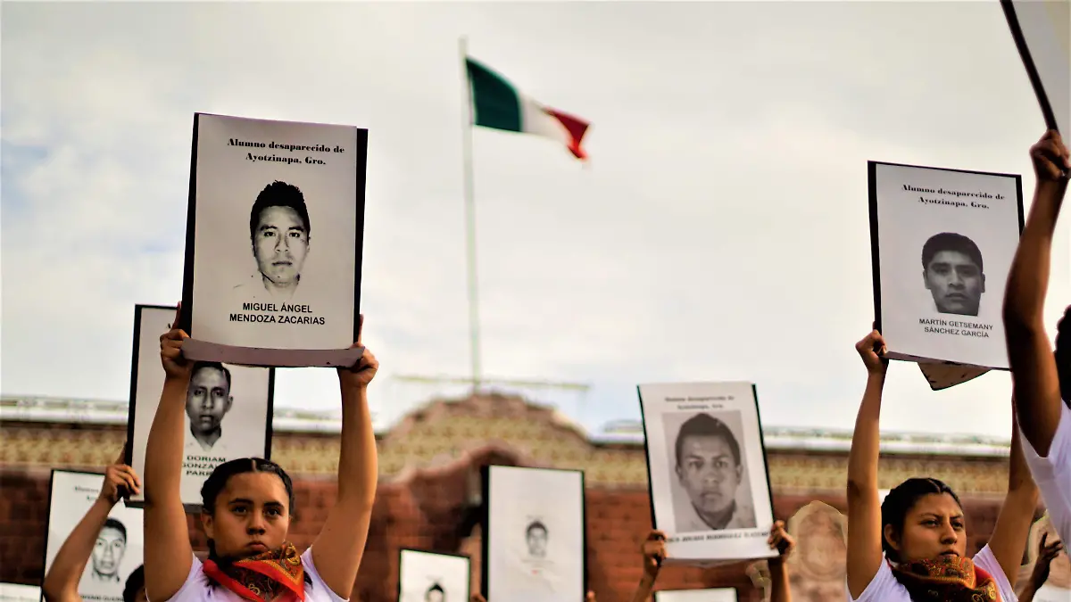 NORMALISTAS_CASO AYOTZINAPA_MARCHA