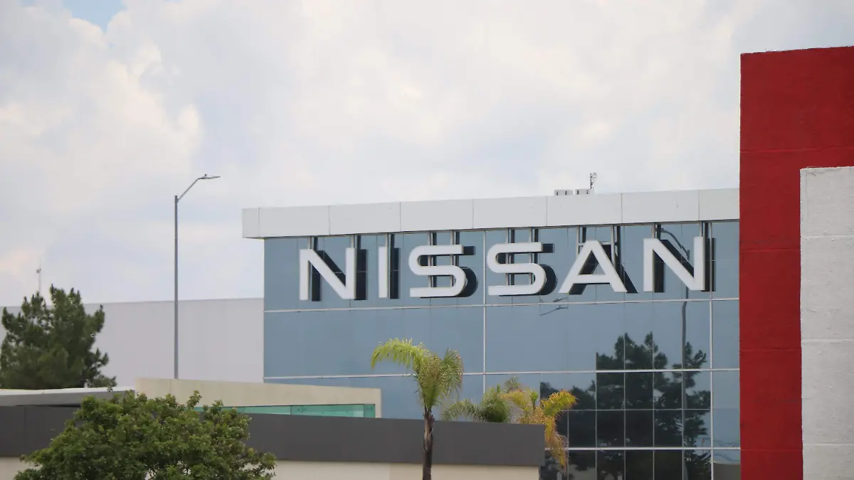 NISSAN (2)