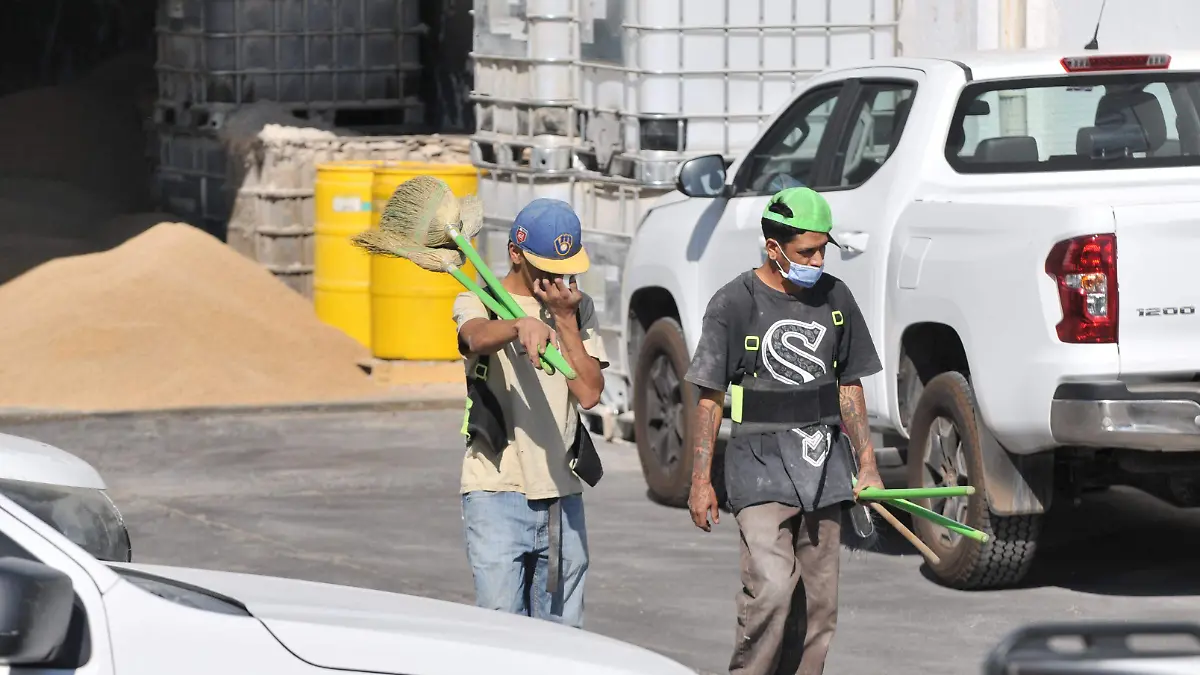 SALARIOS Y OBREROS (4)