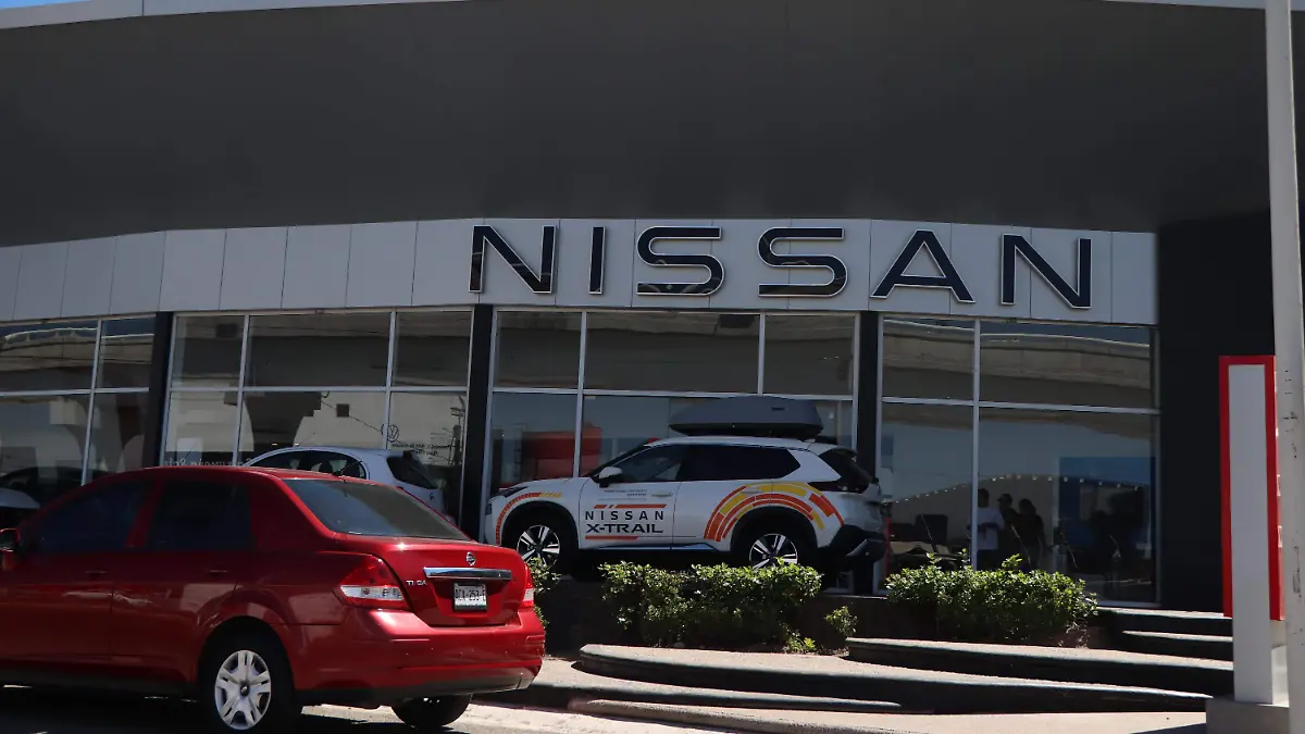 NISSAN (1)