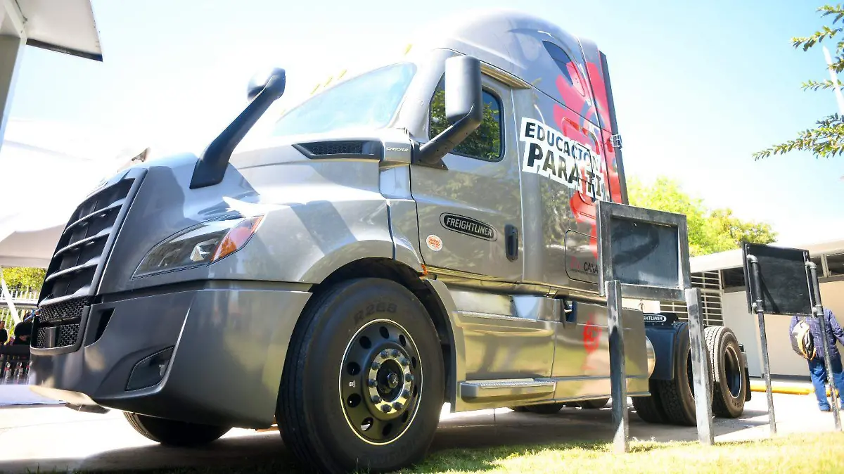 TRACTOCAMION-ENTREGA-TERE JIMENEZ