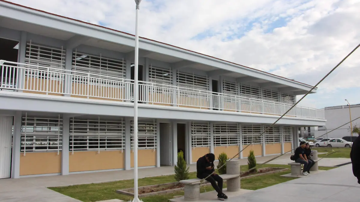 ESCUELA_ESTUDIANTES_MAESTROS 