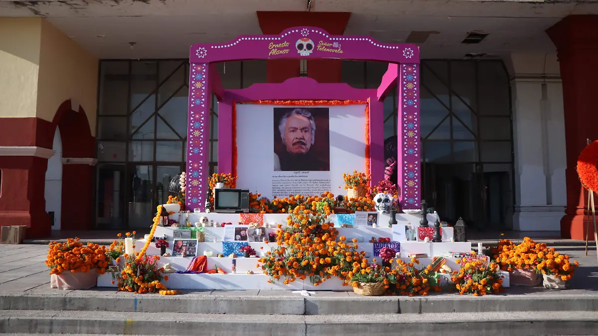 ERNESTO ALONSO-ALTAR DE MUERTOS