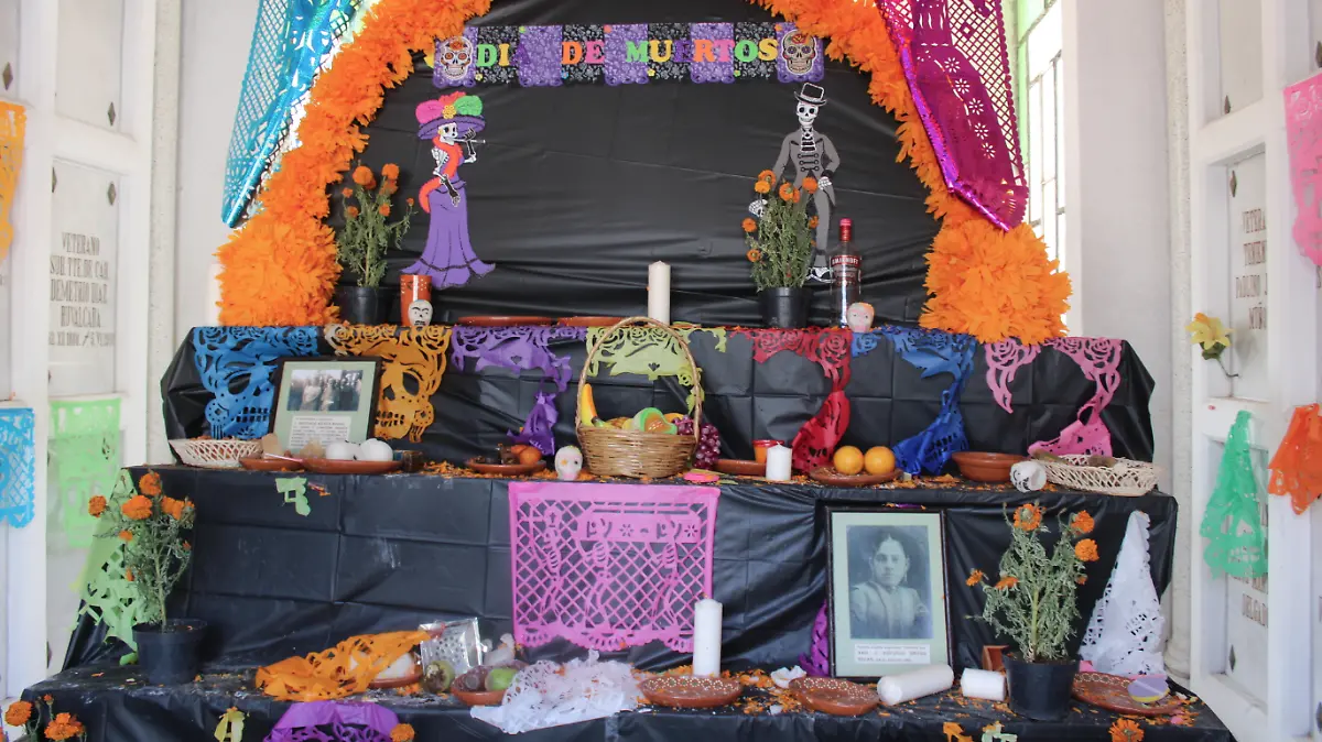 ALTAR DE MUERTOS-PAN-TRADICION