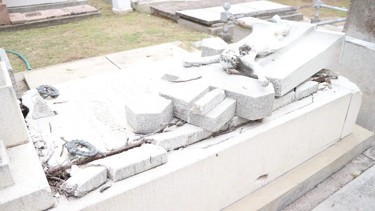 DELITOS_PANTEONES_MUERTOS