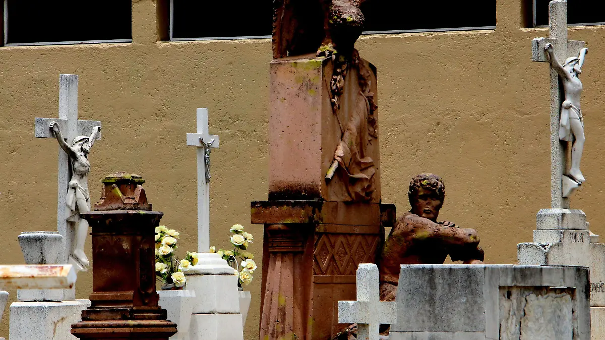 ALMAS_ALTARES_MUERTOS_OLVIDADOS