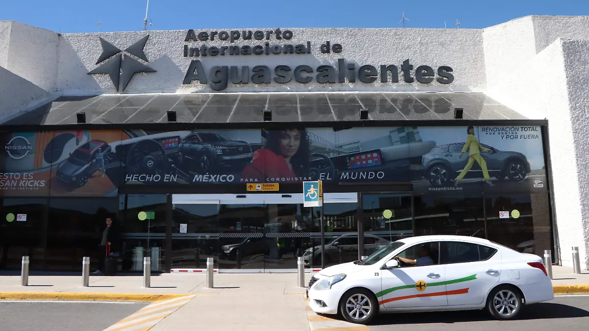 AEROPUERTO-CARROS-VUELOS