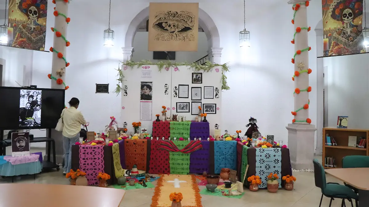 DOLORES JIMÉNEZ Y MURO-ALTAR DE MUERTOS