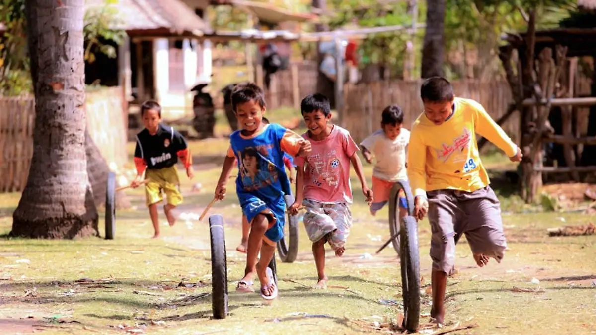 NIÑOS-JUGANDO-DIVERSIÓN
