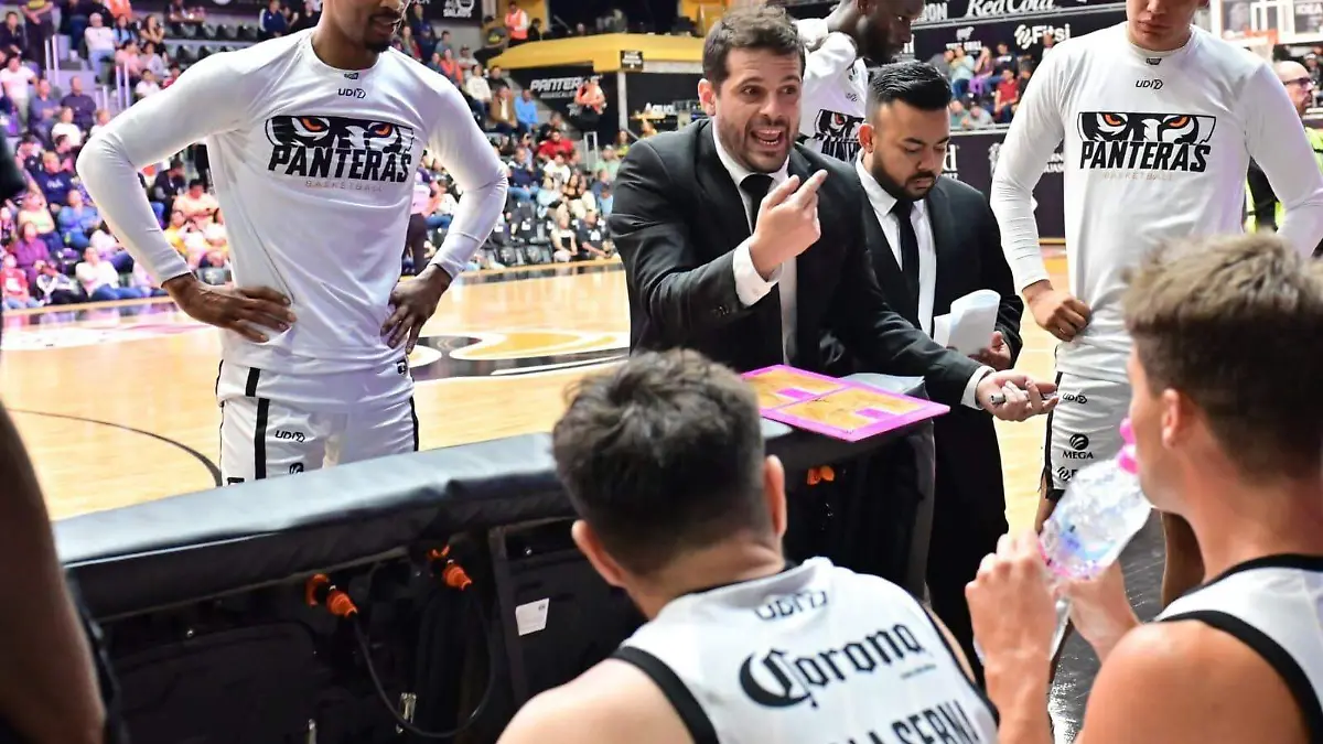 PANTERAS_AGUASCALIENTES_ENTRENADOR