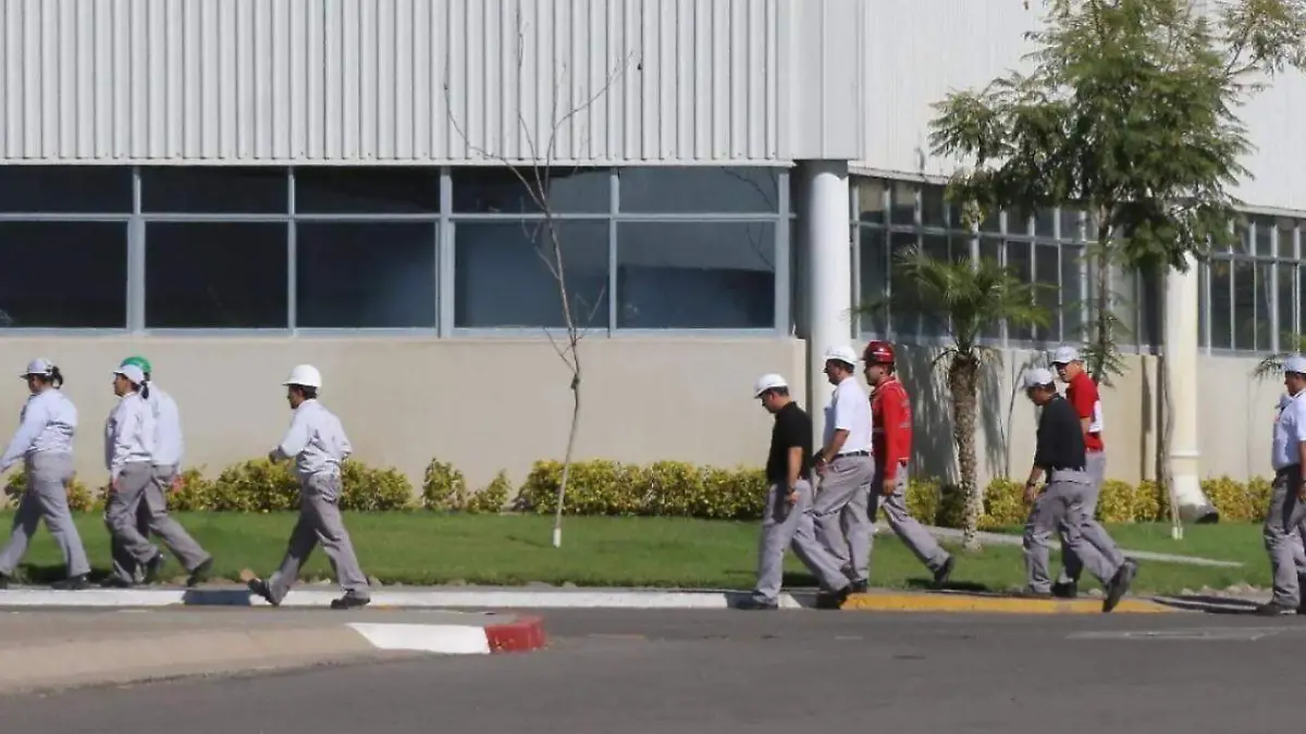 NISSAN_TRABAJADORES_PRODUCCION