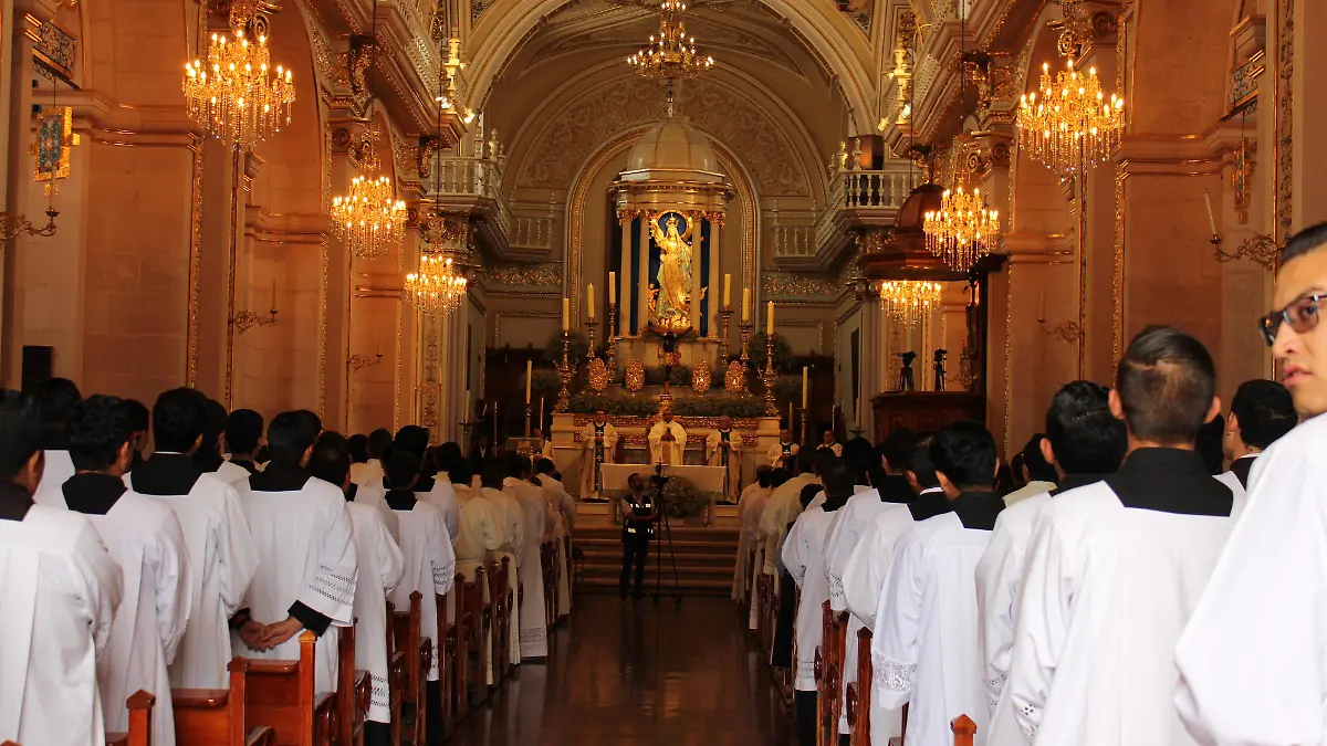 SACERDOTES MISA_RELIGIOSOS