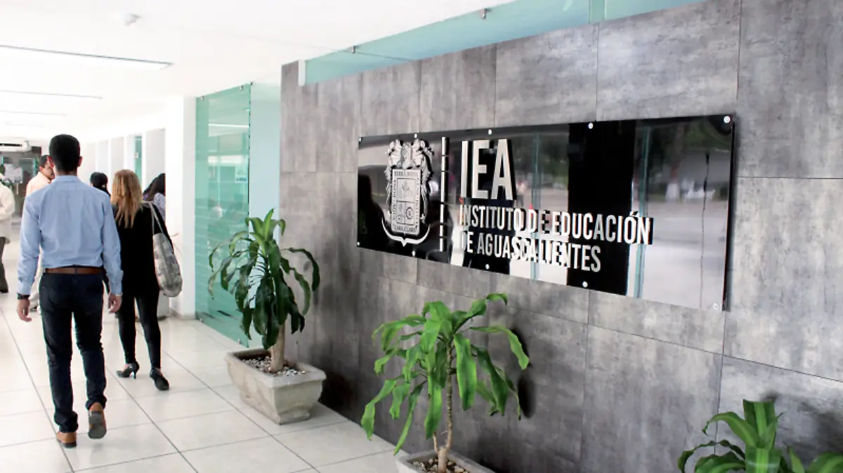 IEA-MAESTROS-ESTUDIANTES
