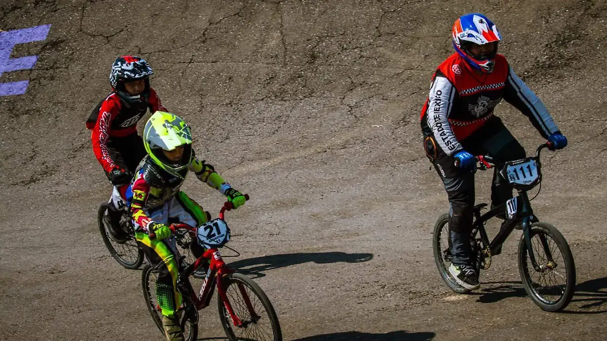 CAMPEONATO-BMX-CICLISTAS