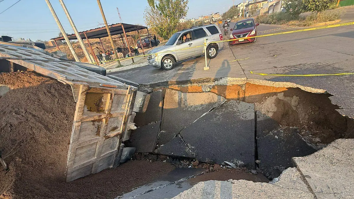 SOCAVÓN-FLORIDA-CAMION