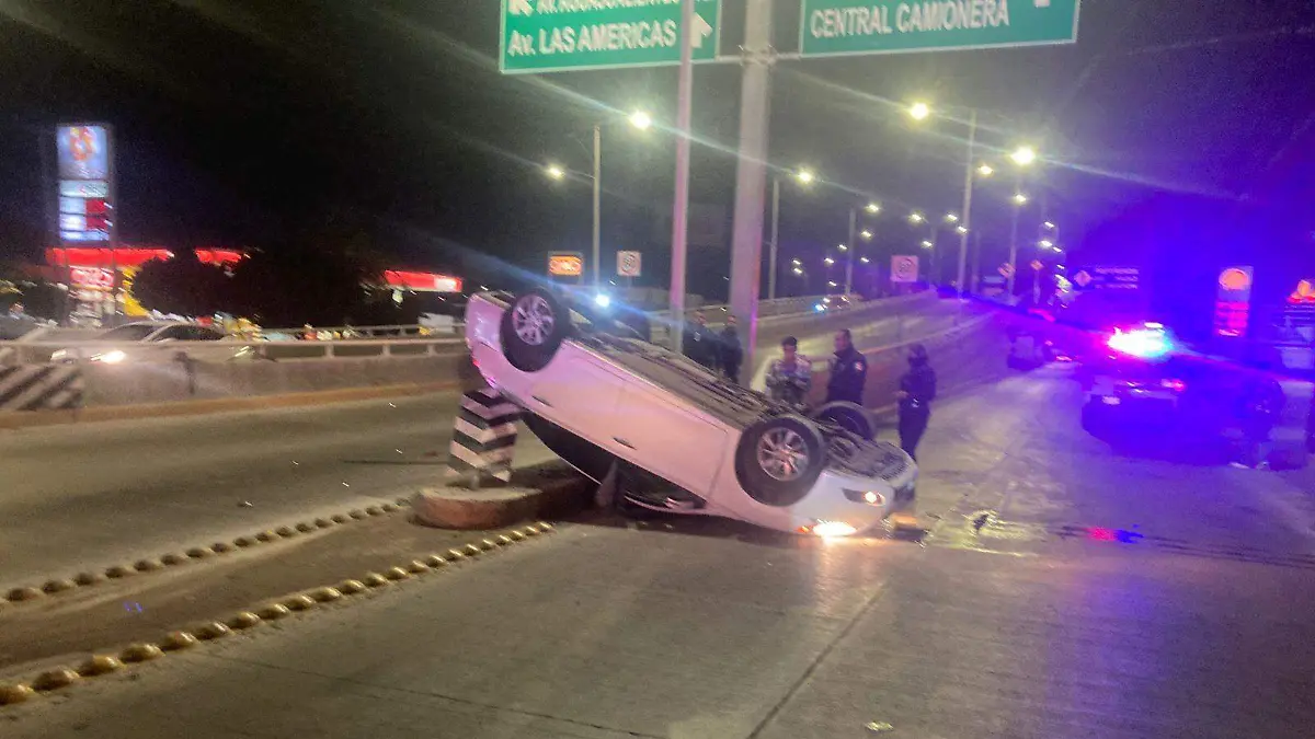 ACCIDENTE-VOLCADURA-AUTO