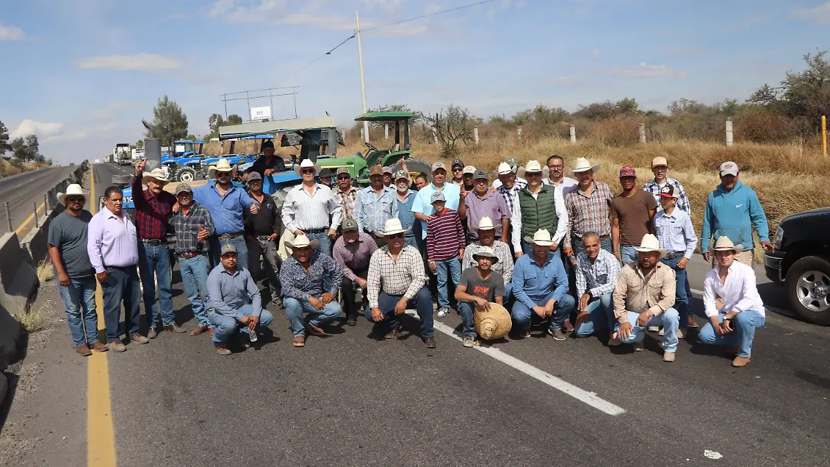 BLOQUEOS TRACTORES_LEY DE AGUAS