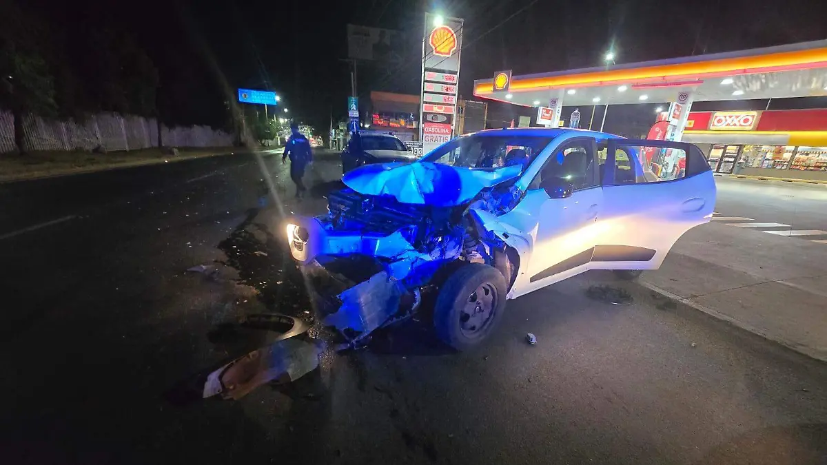 CHOQUE-MADRUGADA-DAÑOS