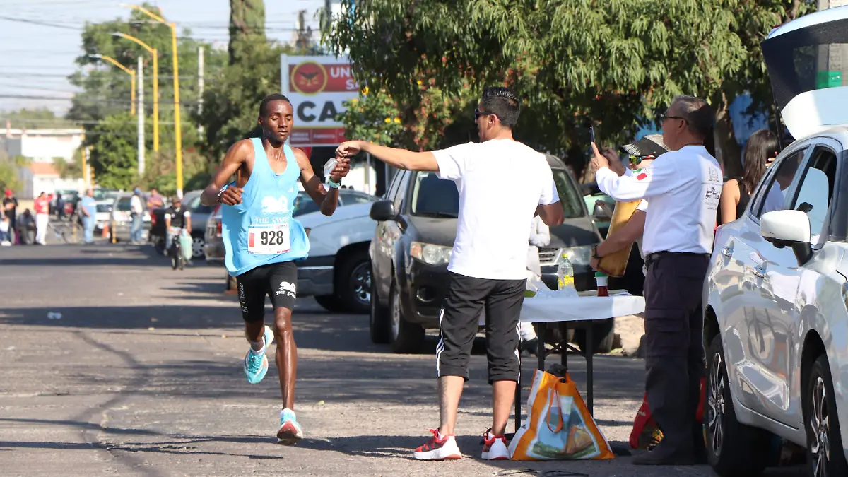 PUBLICO-MARATON GUADALUPANO-APOYO