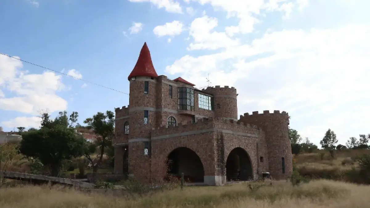 CASAS CON FORMAS RARAS