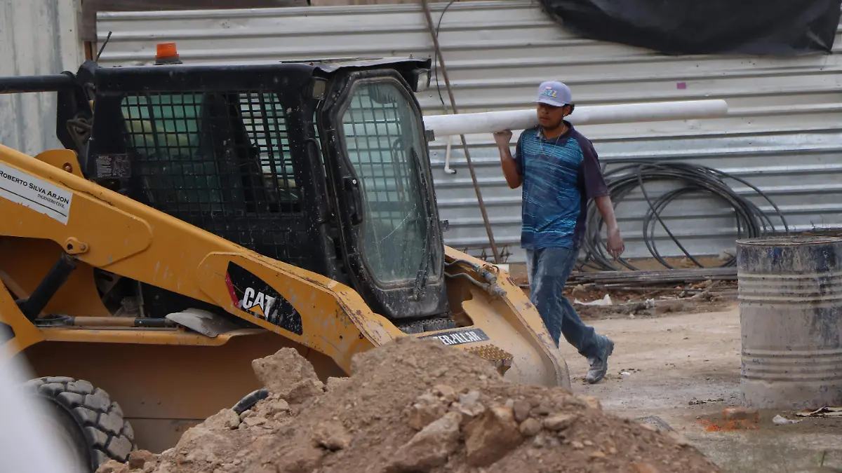 TRABAJADORES DE CONSTRUCCIÓN (1)