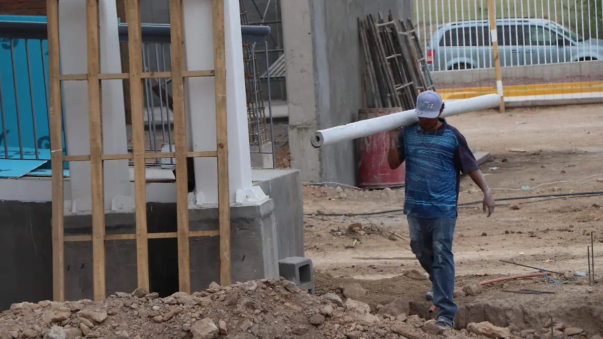 TRABAJADORES-CONSTRUCCIÓN-ALBAÑILES