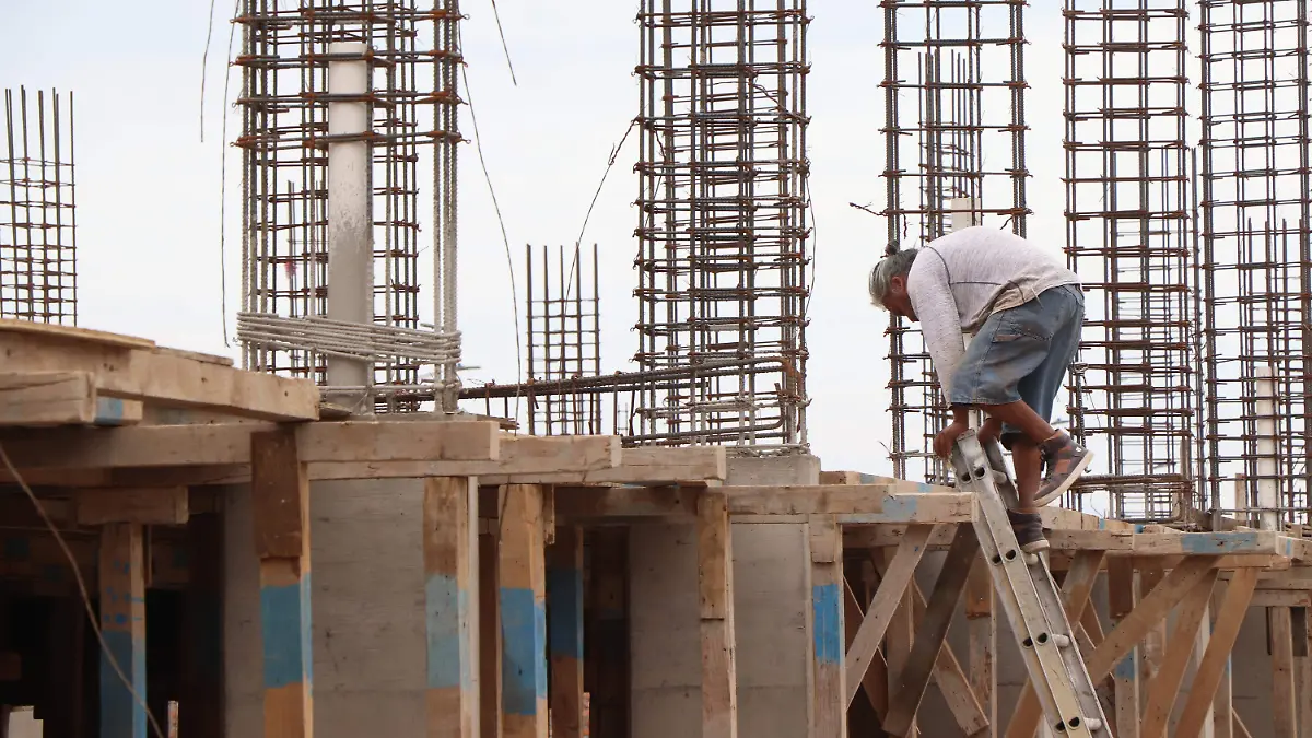 TRABAJADORES-CONSTRUCCIÓN-MANO DE OBRA