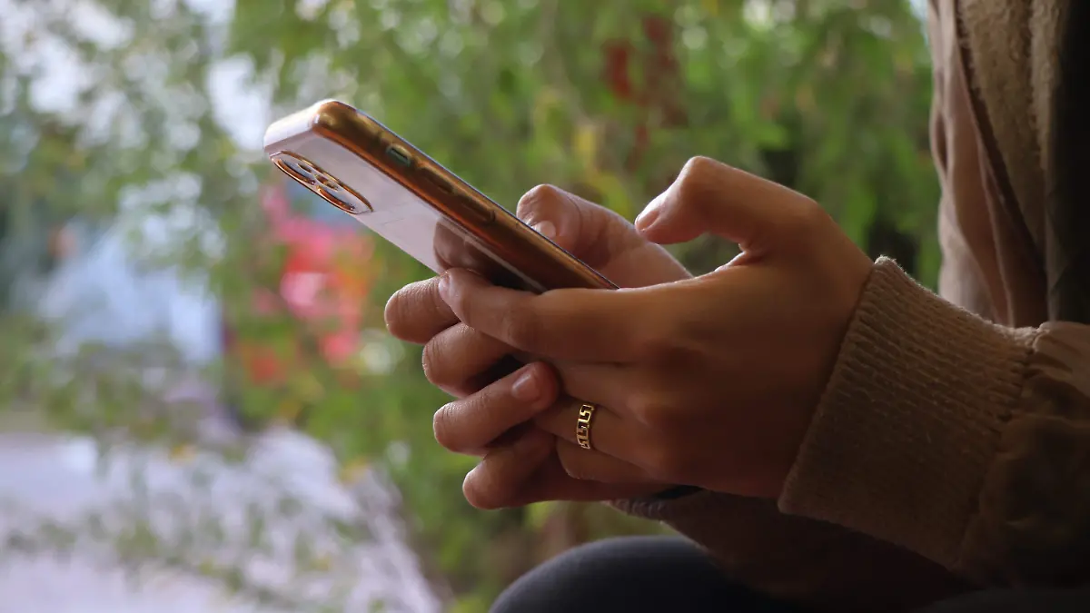ESCUELAS ESTUDIANTES CELULARES (1)