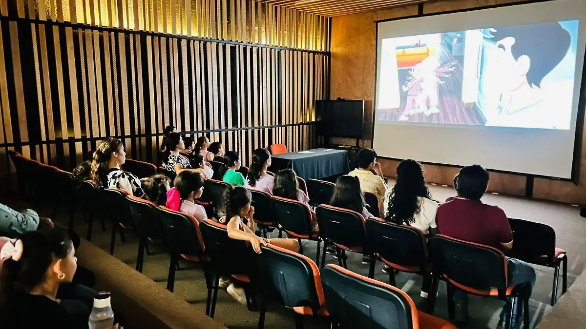  Está dirigido a jóvenes y adultos