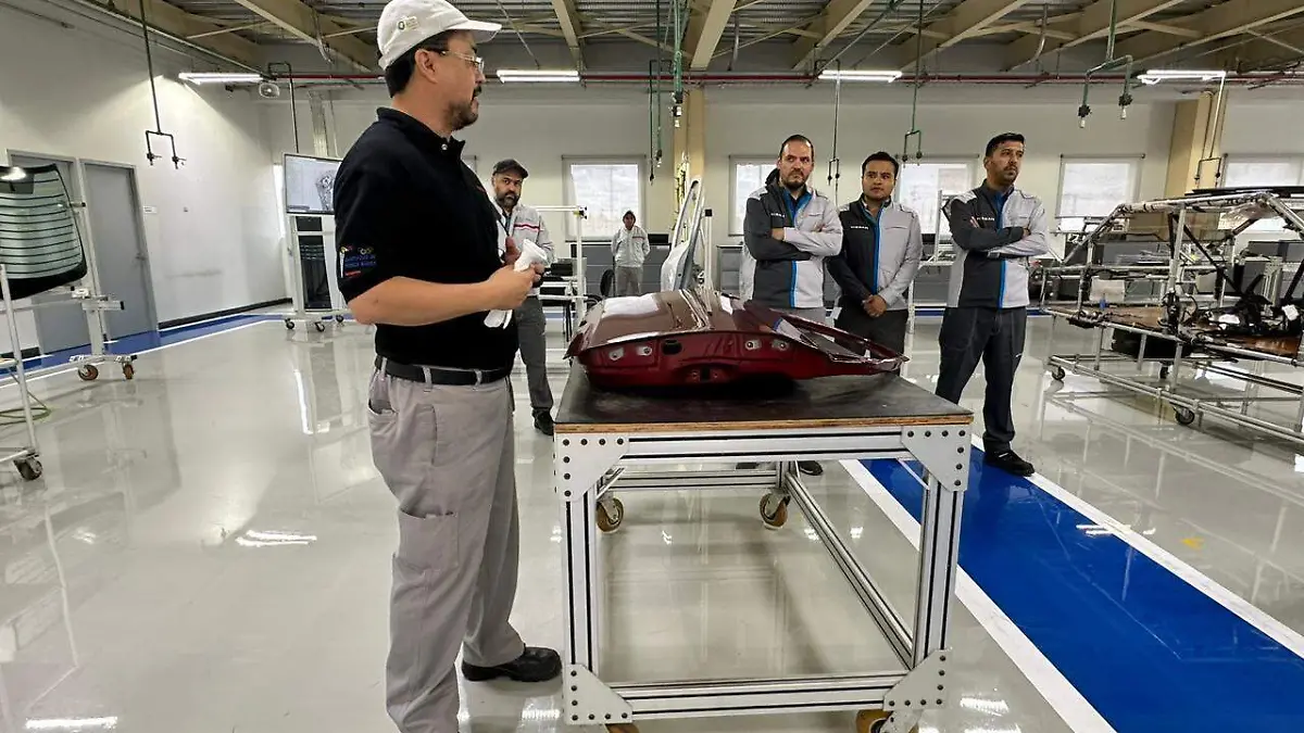 TRABAJADORES, INDUSTRIA AUTOMOTRIZ, EMPLEOS (2)