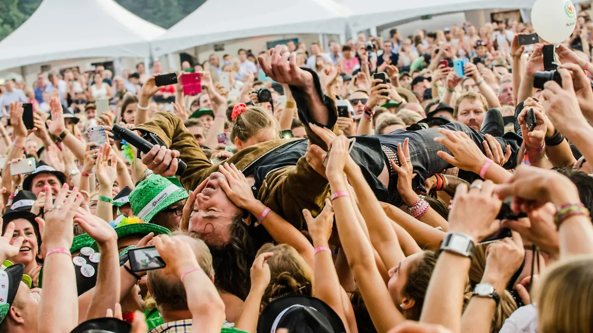 CONCIERTO-PERSONAS-MUSICA