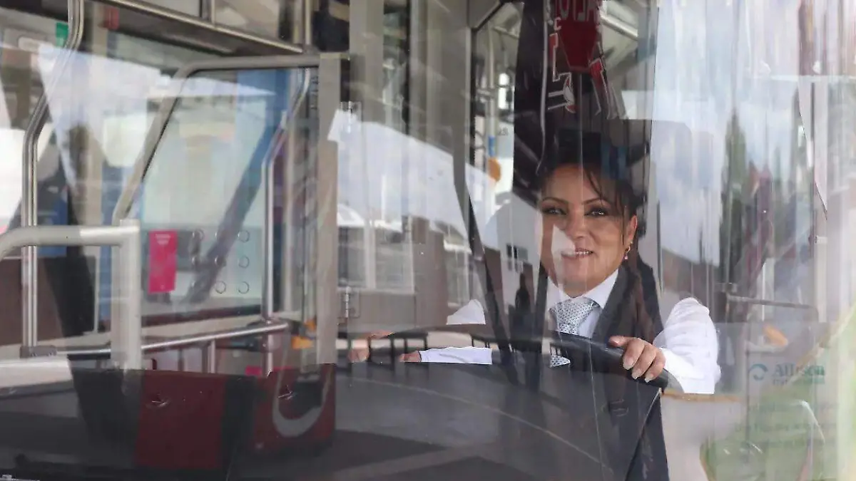 MUJERES, CONDUCTORAS, CAMIÓNES (1)