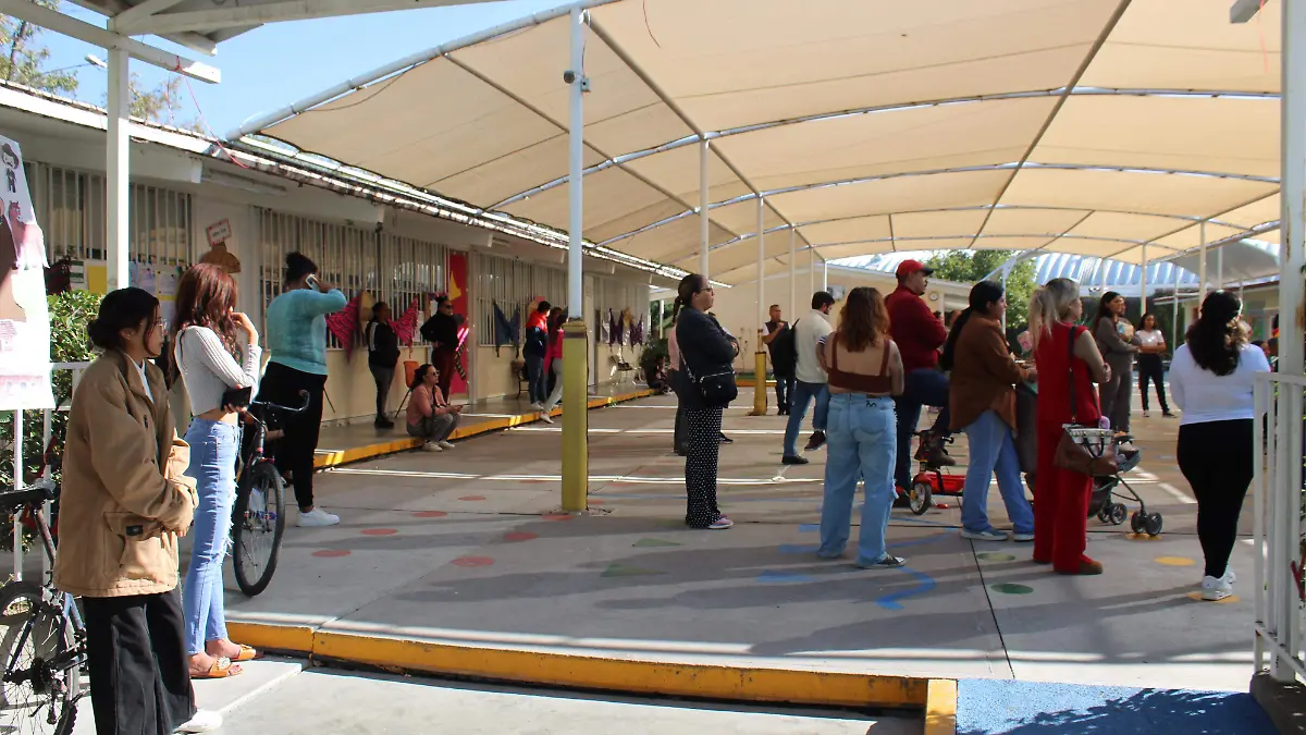 PADRES DE FAMILIA, ESCUELAS, SARAMPIÓN (1)